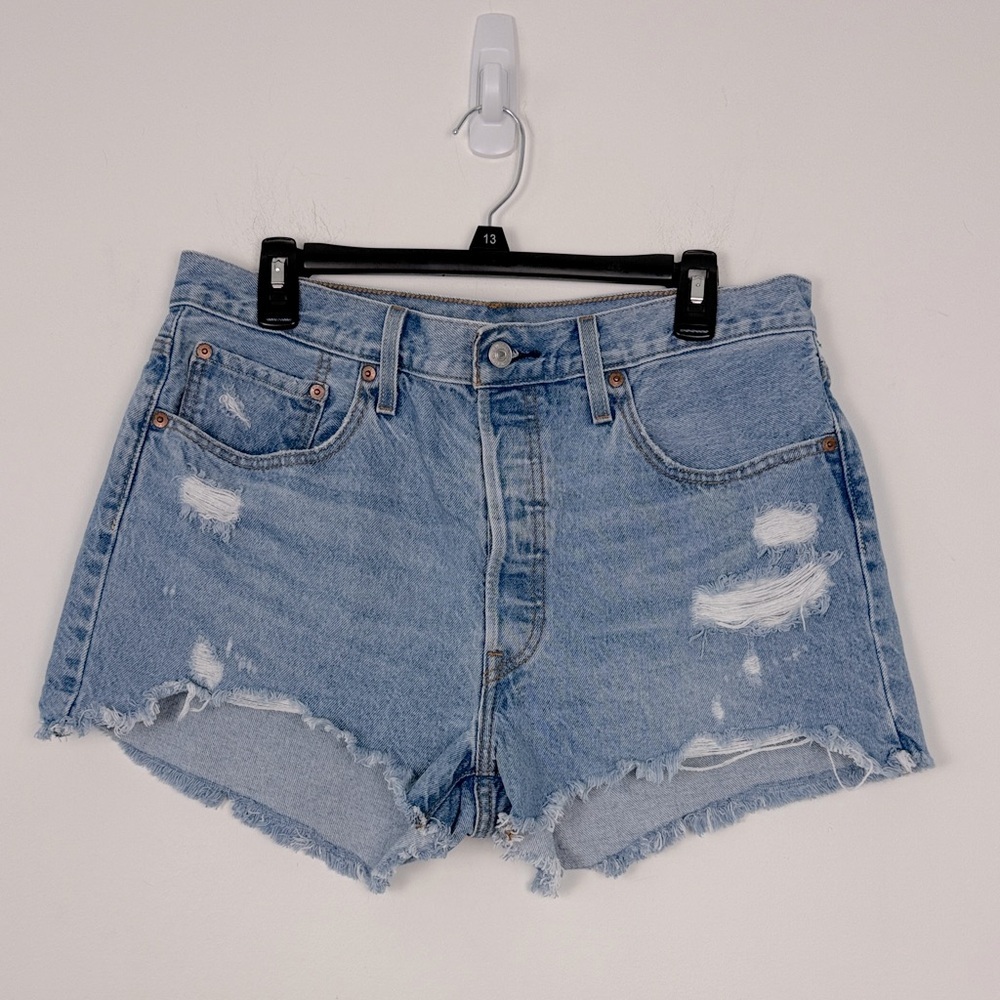 Levi’s Women’s 501 Distressed, Buttonfly, Frayed Hem Denim/Jean Shorts. Size 32.